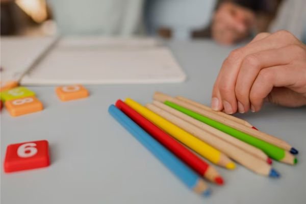 descubra os benefícios do método montessori na educação - uma jornada para o sucesso na escola prisma